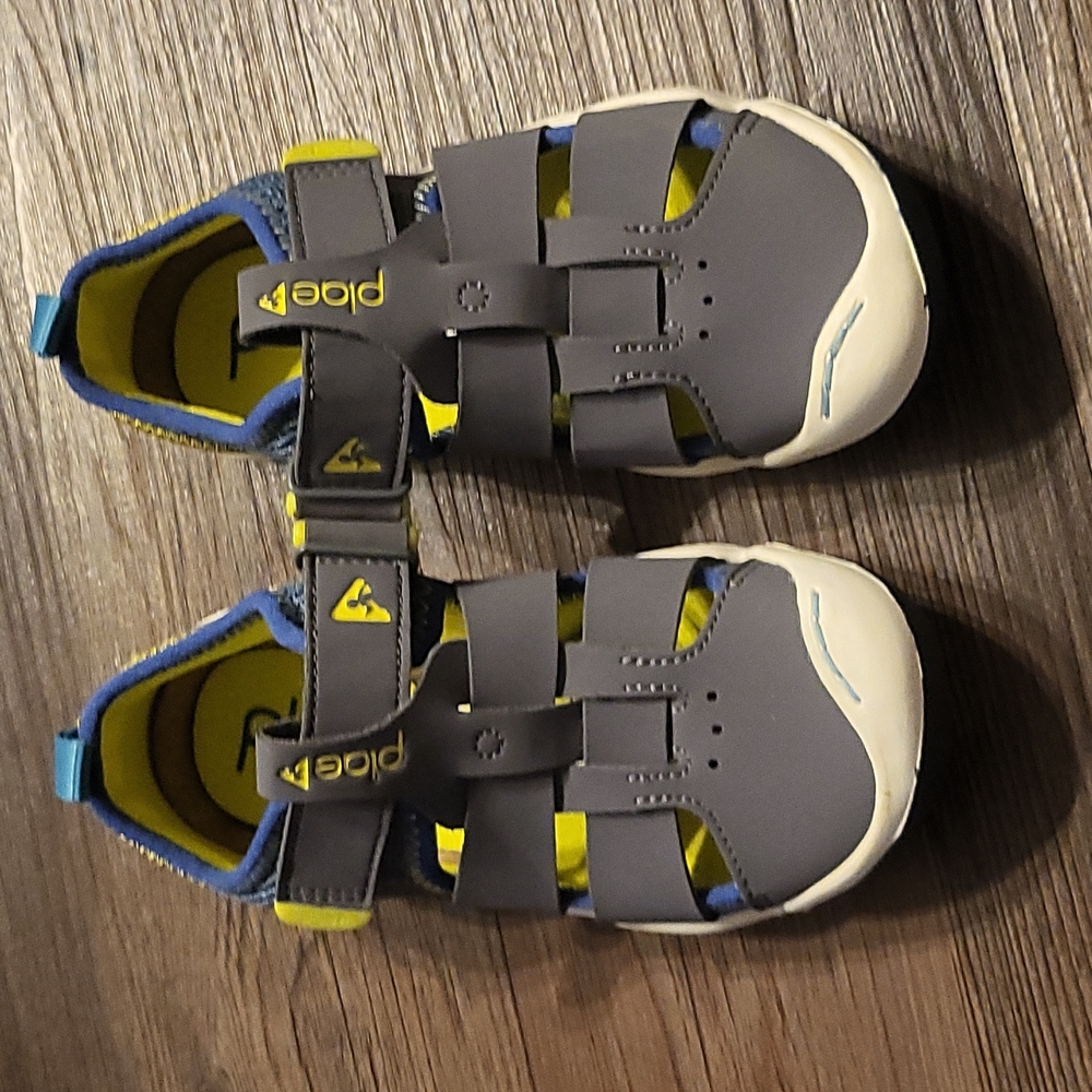 Plae shoes